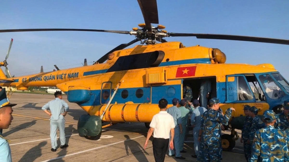 Helicopter deployed to deliver relief supplies to flood-hit Dien Bien